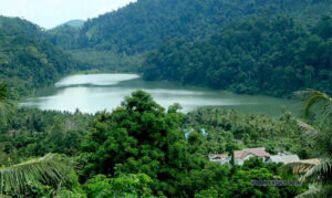 Pantai Sumur Tiga dan Danau Aneuk Laot