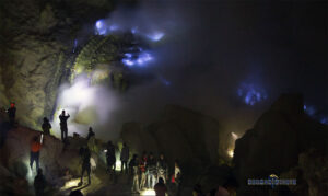 Api Biru di Kawah Ijen