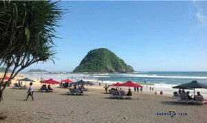 Pantai Pulau Merah