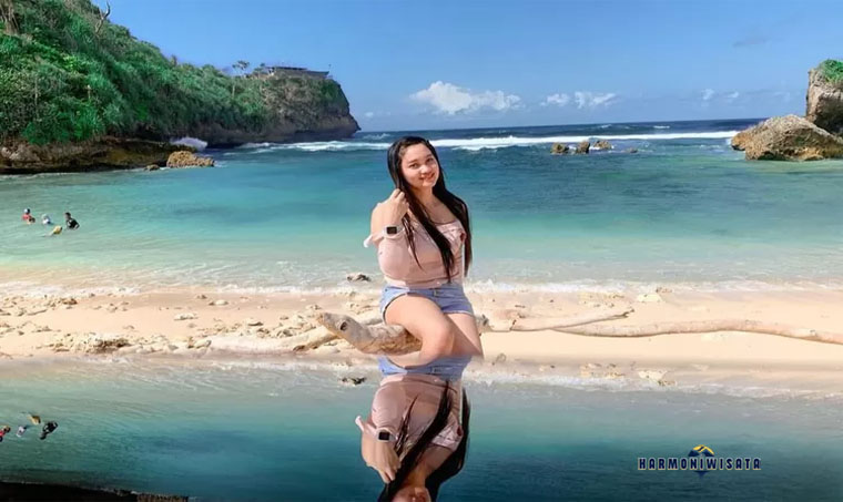 Pantai Watu Leter aRTIKEL