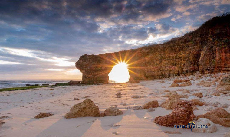Harmoni WIsata Pantai Mbawana – Sumba Barat Daya, NTT