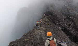 Hiking Gunung Raung