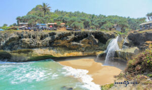 Liburan Pantai Banyu Tibo