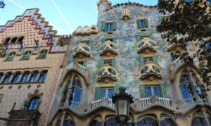 Arsitektur Gaudí yang Unik dan Memikat Barcelona