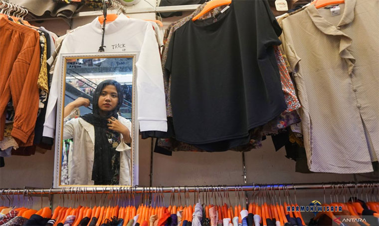 Jalan-Jalan Sambil Belanja Surga Thrift