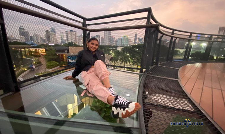 Harmoni Wisata Skywalk Sudirman
