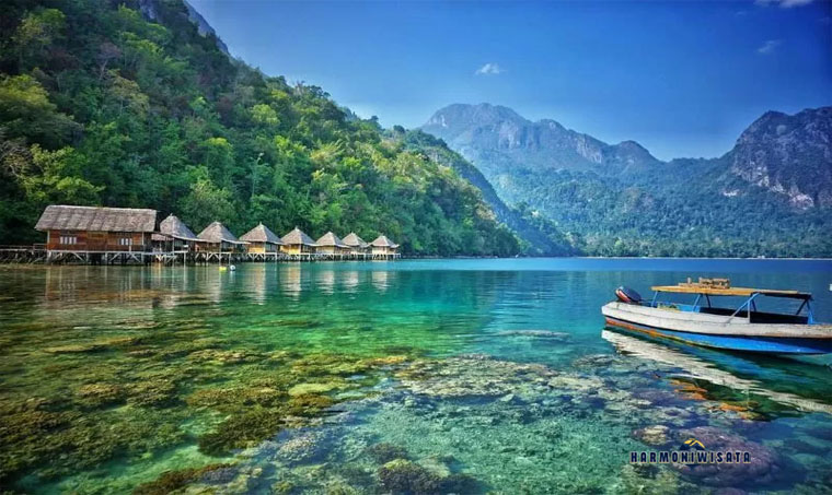Keindahan Pantai Ora