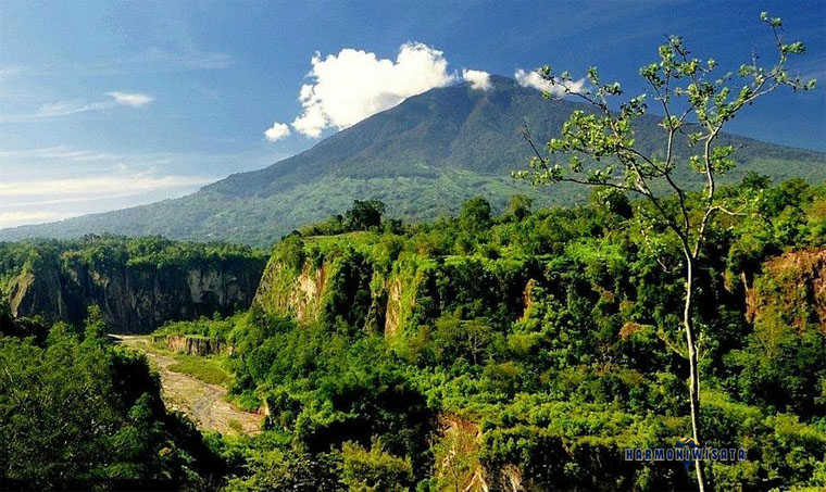 Ngarai Sianok dan Lembah Hijau Menawan