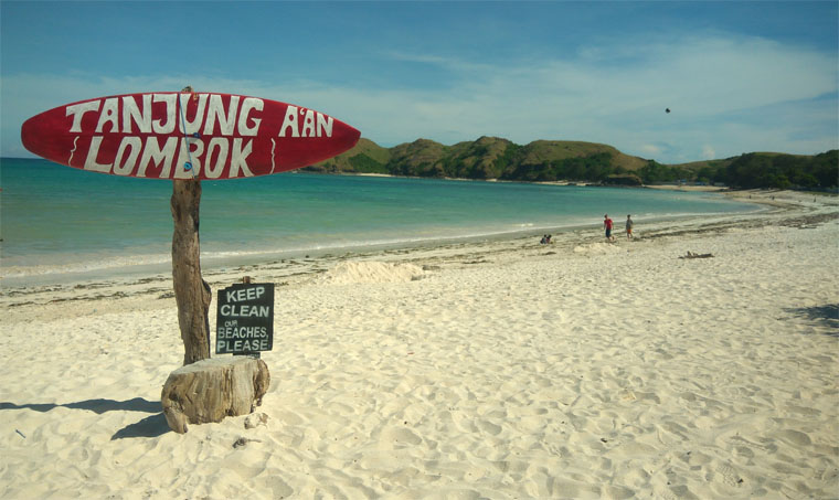 Pantai Tanjung Aan – Lombok