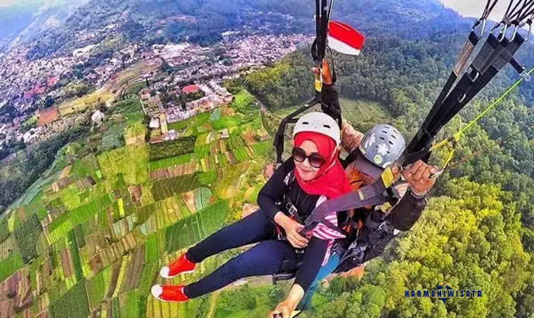 Paralayang di Batu, Malang