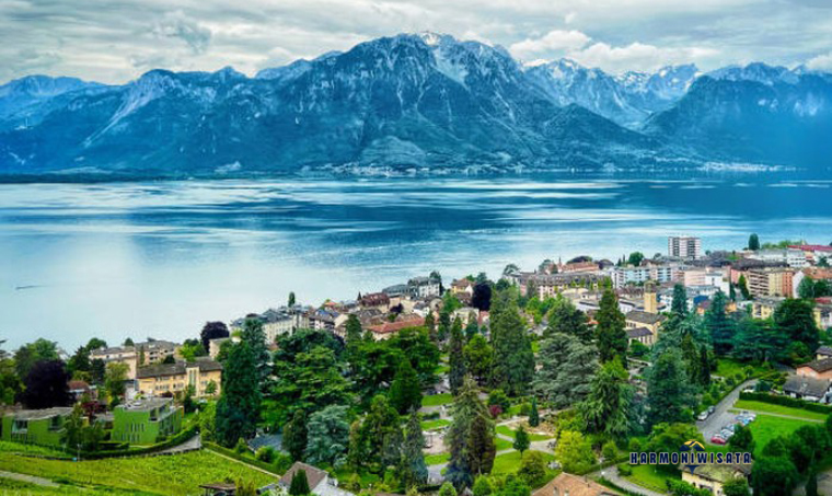 Pemandangan sudut kota Montreux - SWISS