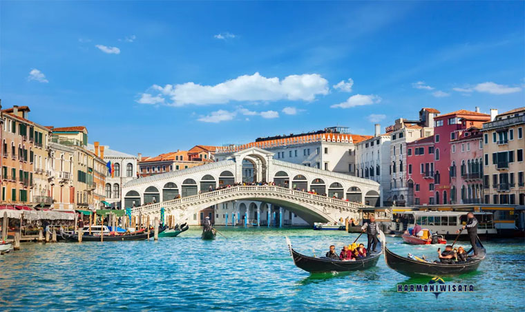 Harmoni WIsata Venice, Italia