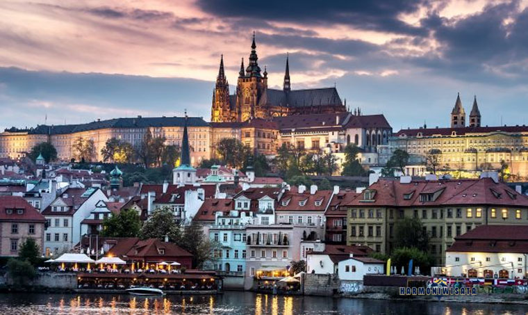 Harmoni Wisata Old Town Square Praha