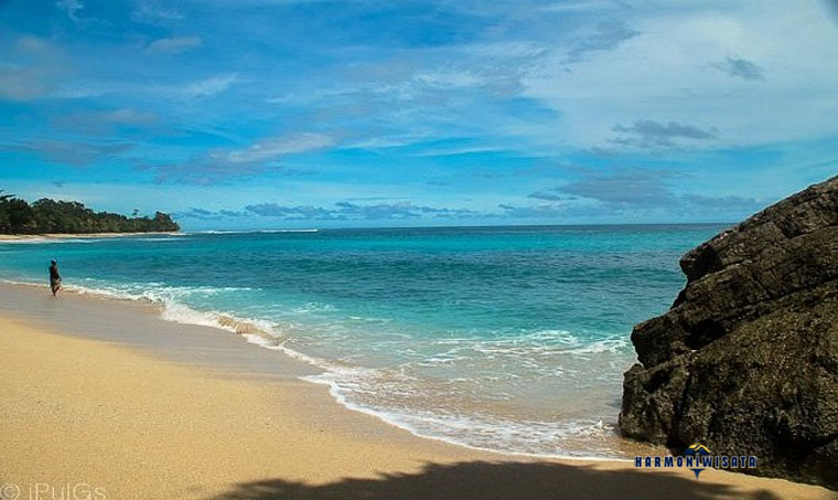 Harmoni Wisata Pantai Base-G