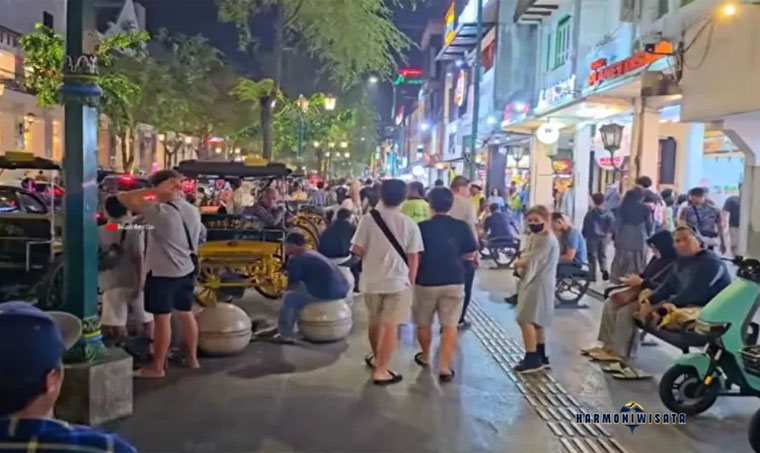 Menikmati Pesona Malioboro di Malam Hari