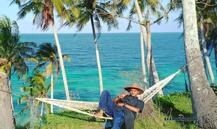 Pantai Sumur Tiga