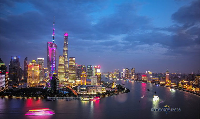 Shanghai – The Bund dan Oriental Pearl Tower