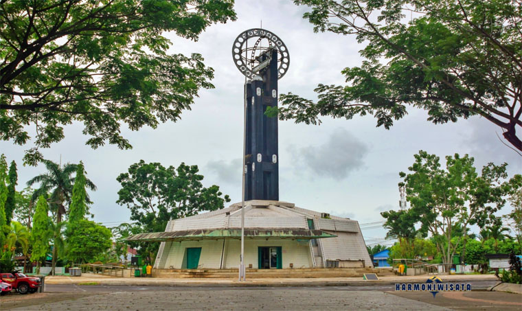 Tugu Khatulistiwa, Kalimantan Barat
