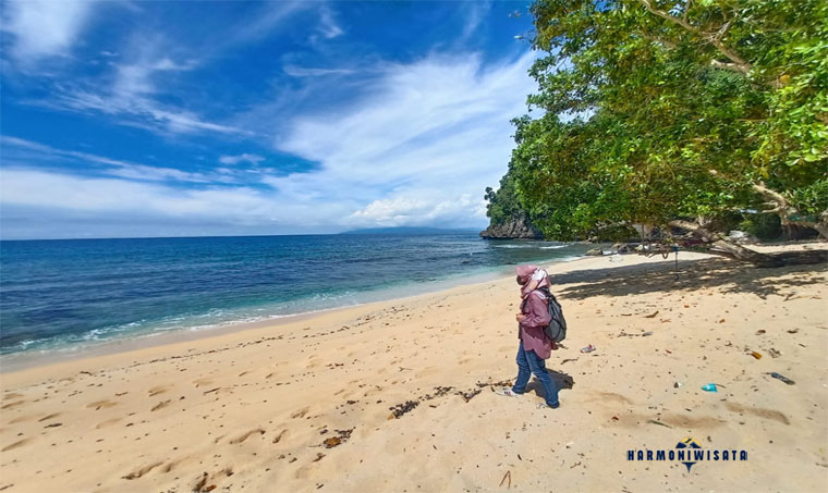 Wisata Pantai Base-G