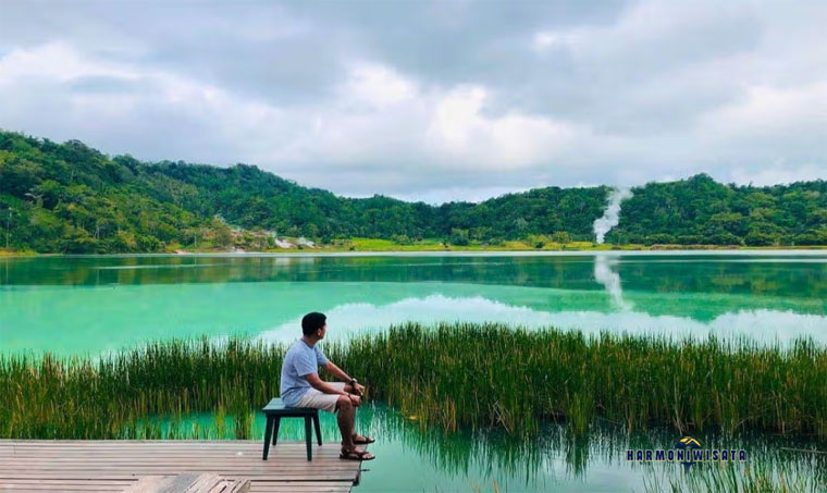 Harmoni Wisata Danau Linow (Tomohon)