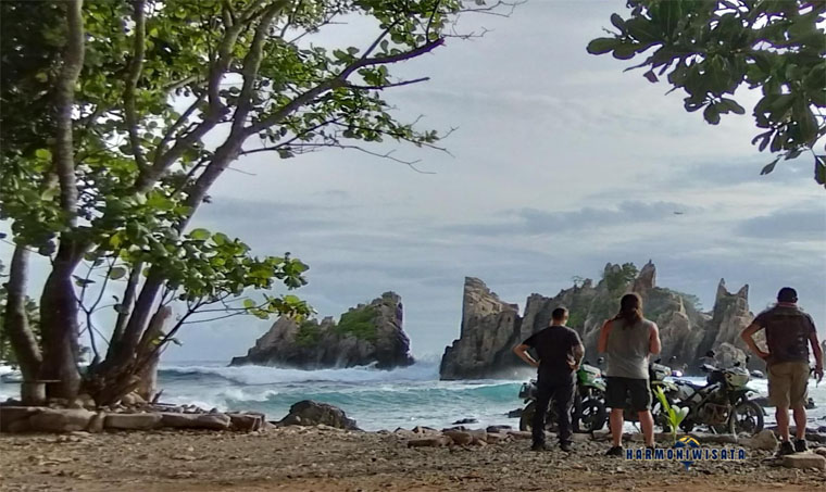 Harmoni Wisata Pantai Gigi Hiu – Lampung
