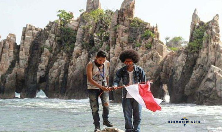 Harmoni Wisata Pantai Gigi Hiu – Lampung