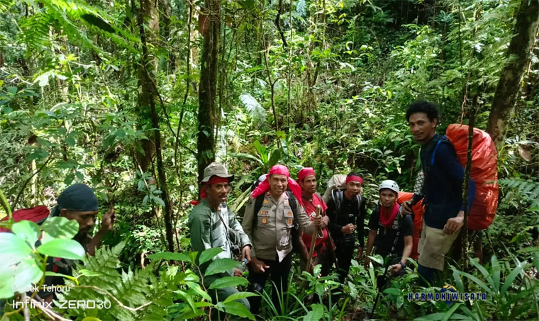 Harmoni Wisata Gunung Binaiya – Maluku