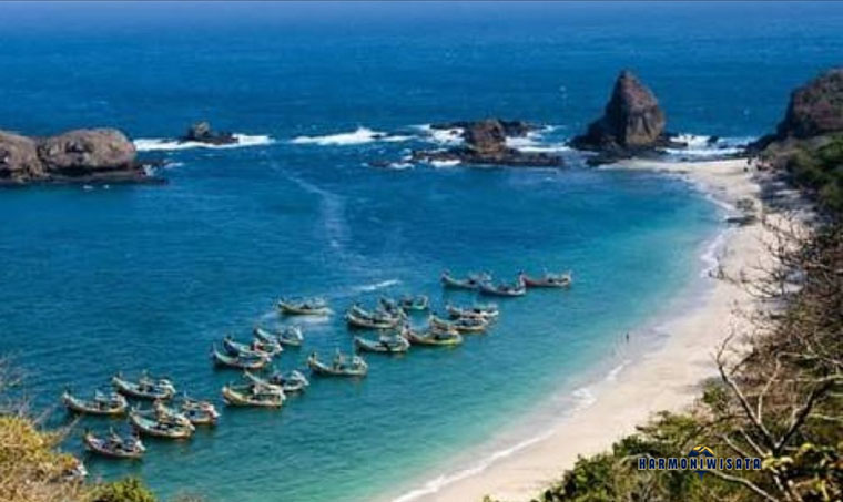 Harmoni Wisata Pantai Papuma – Jember