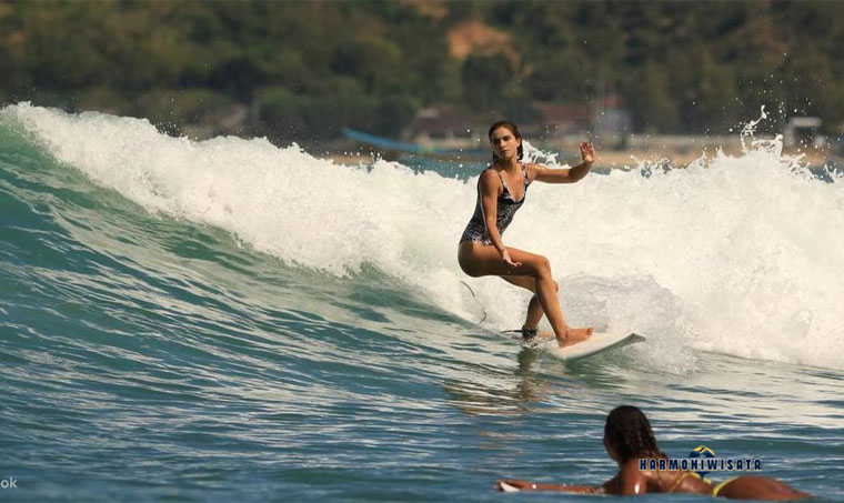 Harmoni Wisata Pantai Selong Belanak