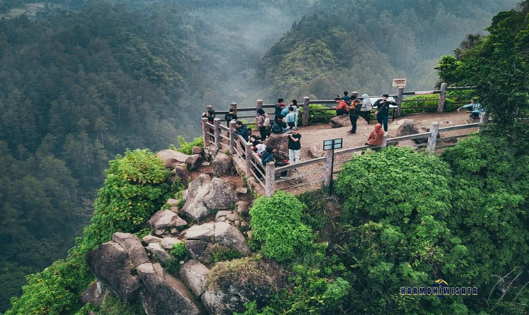 Harmoni Wisata Tebing Keraton Bandung