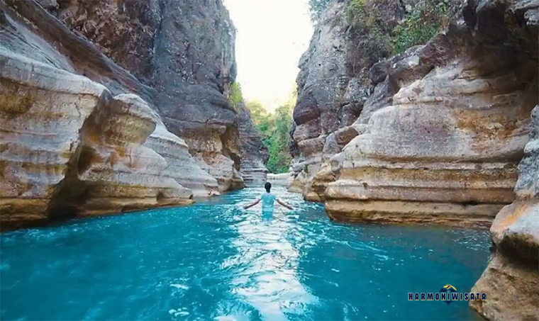 Harmoni Wisata Air Terjun Tanggedu (Sumba)
