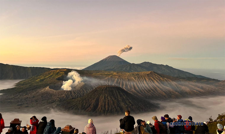Harmoni Wisata Gunung Bromo