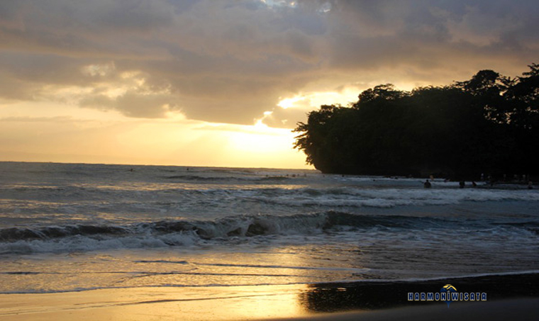 Harmoni Wisata Pantai Batu Karas – Pangandaran