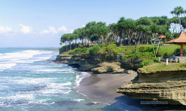 Pantai Batu Karas Pangandaran: Wisata Alam Tenang & Surga Surfing Pemula