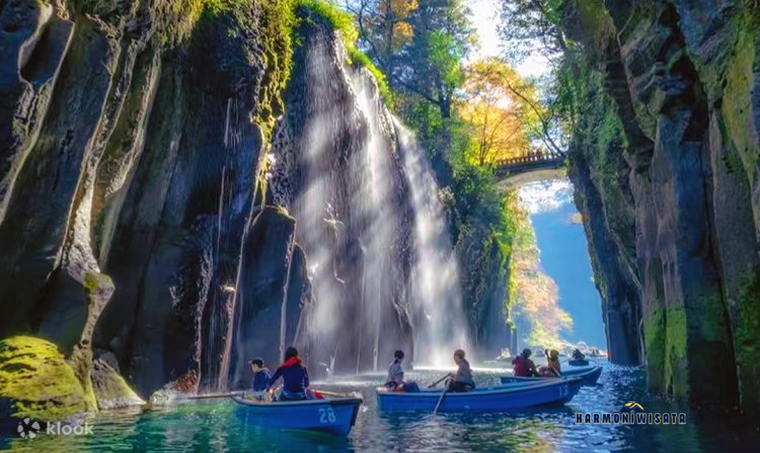 Harmoni Wisata Takachiho Gorge – ngarai & sungai toska