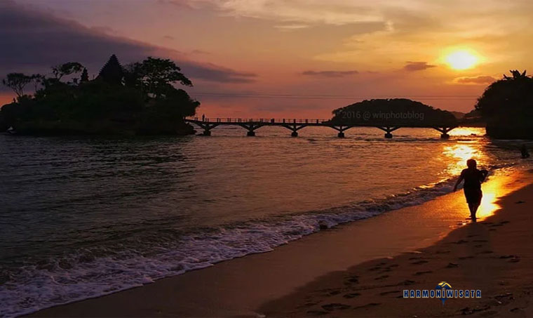 Harmoni Wisata Teluk Asmara Malang