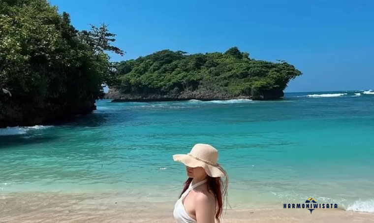 Harmoni Wisata Teluk Asmara Malang