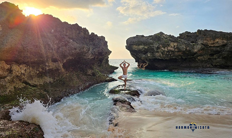 Harmoni Wisata Pantai Mandorak – Sumba Barat