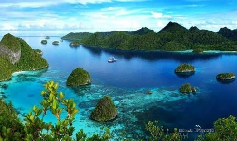 Harmoni Wisata Pulau Sombori (Morowali)