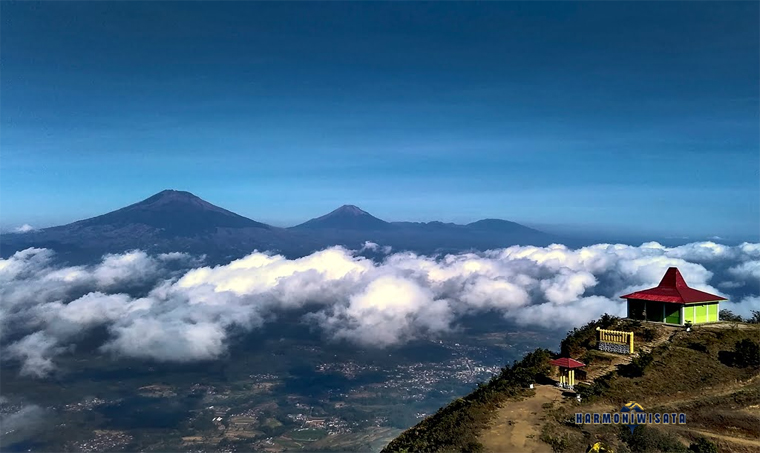 Gunung Andong Magelang: Jalur Pendakian, Harga Tiket & Panorama 360°