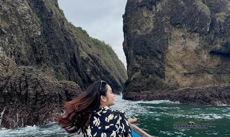 Harmoni Wisata Pulau Bedil Banyuwangi