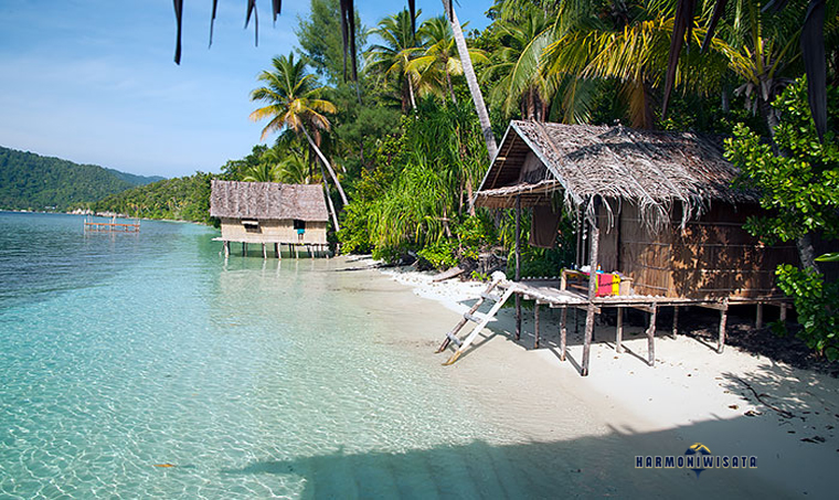 Pulau Kri Kecil Raja Ampat: Pulau Sunyi dengan Laut Jernih dan Karang Alami