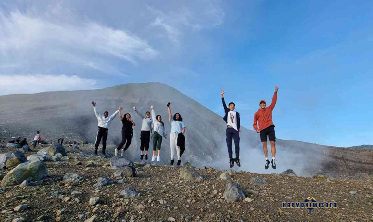 Gunung Lakon: Wisata Alam Tersembunyi dengan Pemandangan Indah