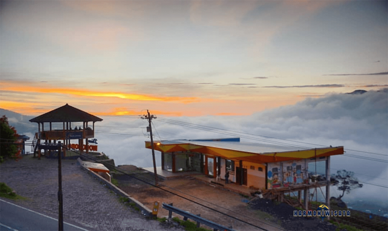 Harmoni Wisata Puncak Sikunir, Dieng — Golden sunrise terbaik