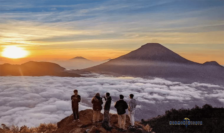 Puncak Sikunir Dieng: Spot Golden Sunrise Terbaik di Jawa Tengah