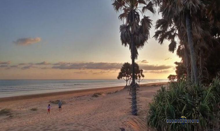 Harmoni Wisata Pantai Oetune