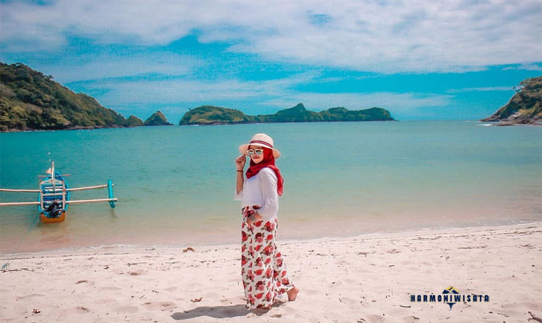 Harmoni Wisata Pantai Wedi Ireng Banyuwangi