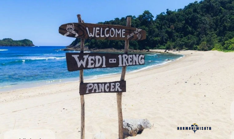 Harmoni Wisata Pantai Wedi Ireng Banyuwangi