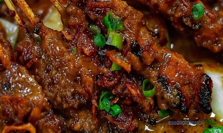 Harmoni WIsata Sate Madura Ikon Kuliner yang Mendunia