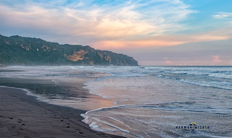 Harmoni Wisata Pantai Parangtritis (Yogyakarta)